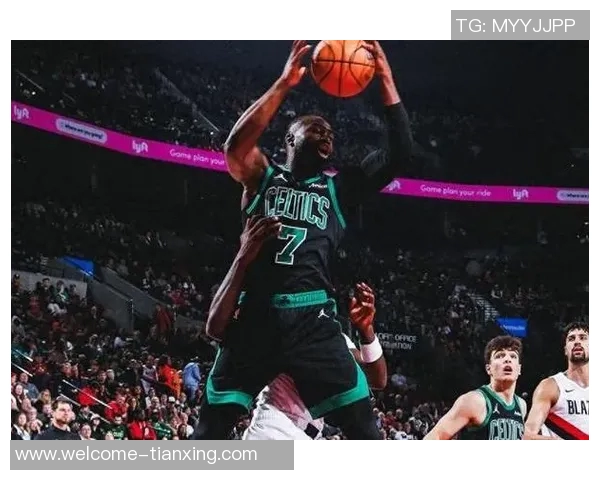 杰伦布朗尽管罚球失误七次仍砍下34分8篮板7助攻3盖帽表现惊艳