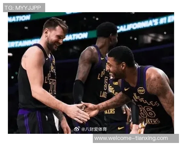 詹东再创佳绩同场砍下30分5篮板5助攻平历史纪录展现强大实力 詹东再创佳绩同场砍下30分5篮板5助攻平历史纪录展现强大实力